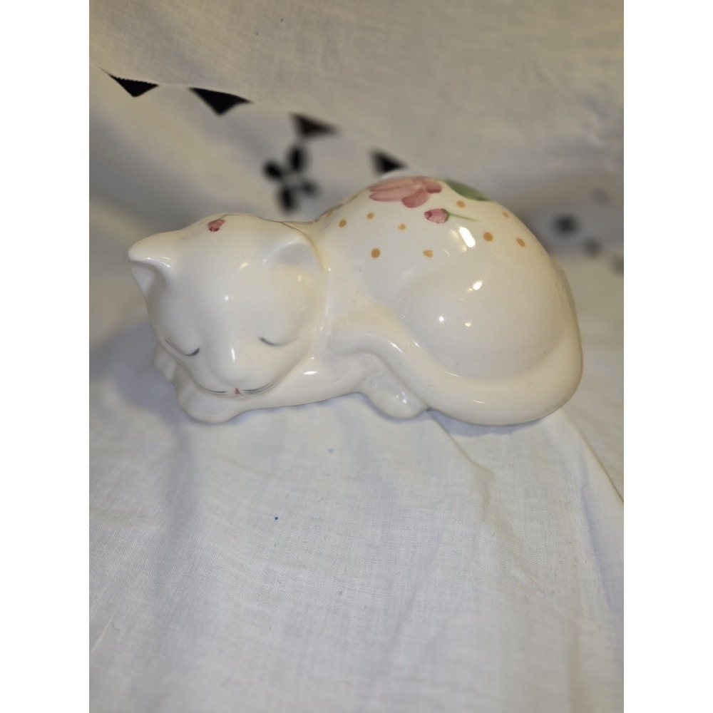 Vintage Lasting Products USA White Ceramic Sleeping Floral‎ Cat